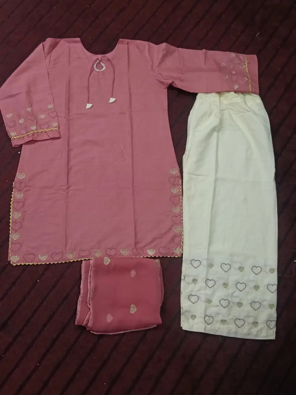 3 Pcs Women's Stitched Cotton Lawn Embroidered Suit