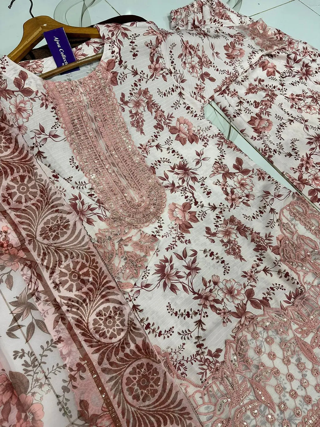 3 Pcs Women's Stitched Lawn Embroidered Suit