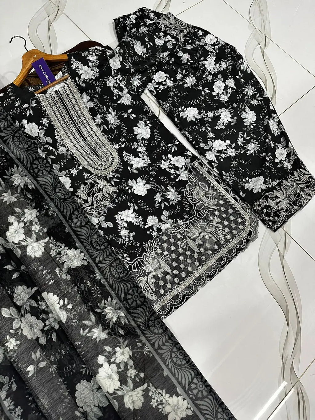 3 Pcs Women's Stitched Lawn Embroidered Suit