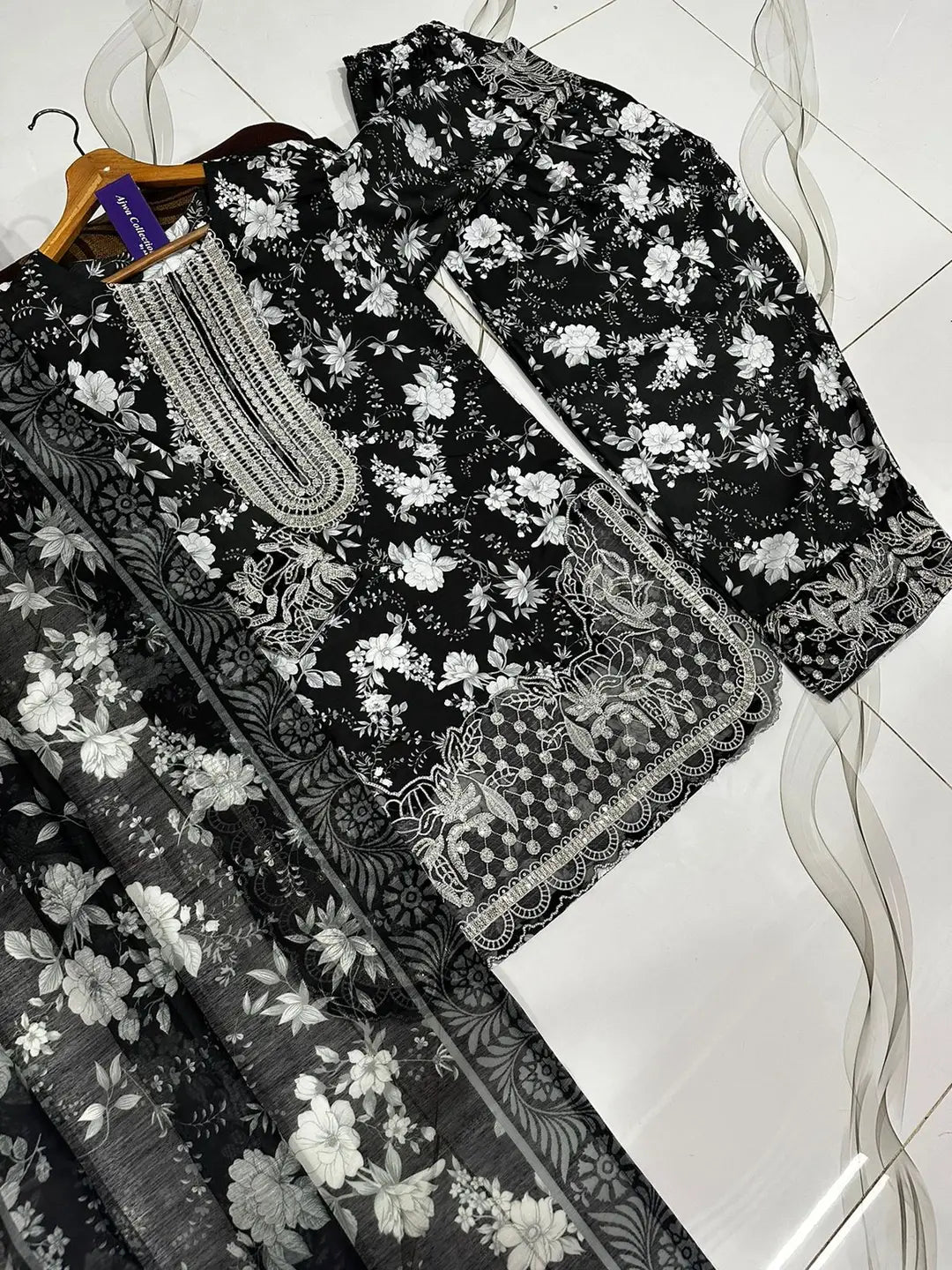 3 Pcs Women's Stitched Lawn Embroidered Suit