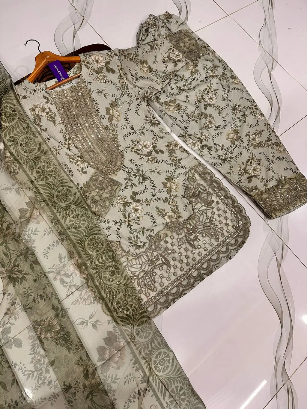3 Pcs Women's Stitched Lawn Embroidered Suit