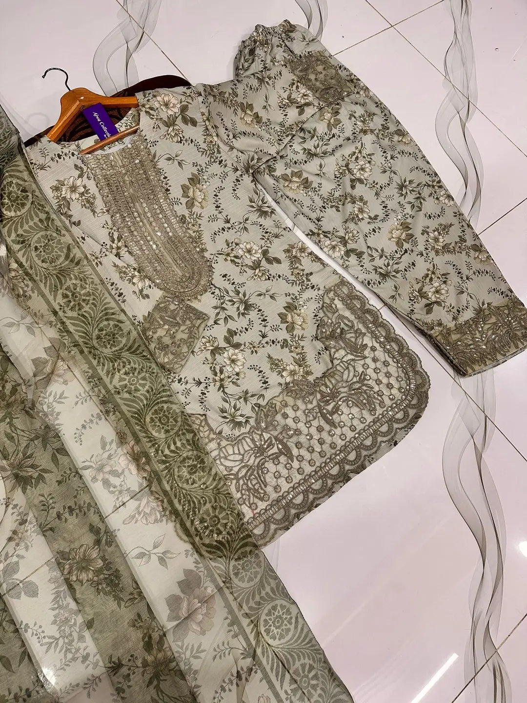3 Pcs Women's Stitched Lawn Embroidered Suit