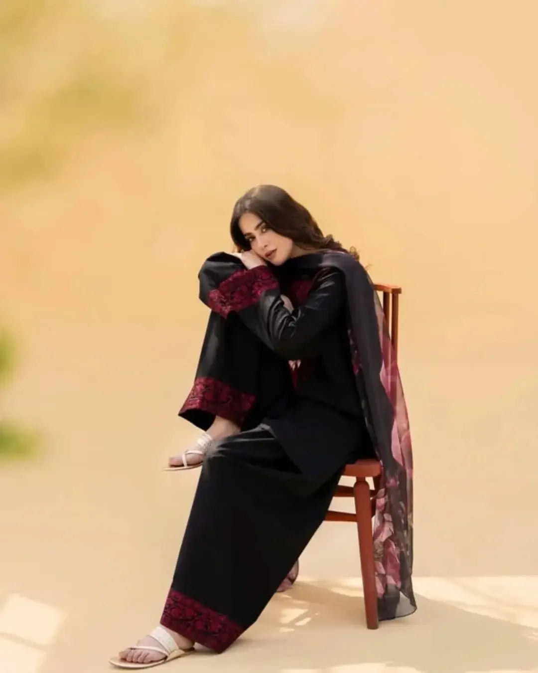 3 Pcs Women's Stitched Cotton Lawn Embroidered Suit