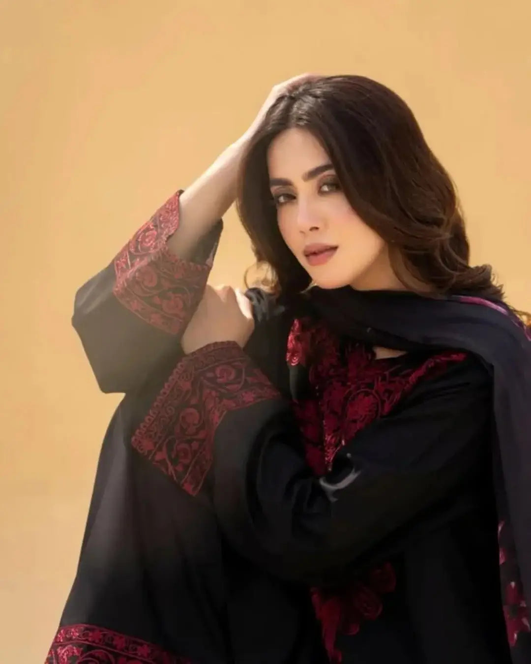 3 Pcs Women's Stitched Cotton Lawn Embroidered Suit