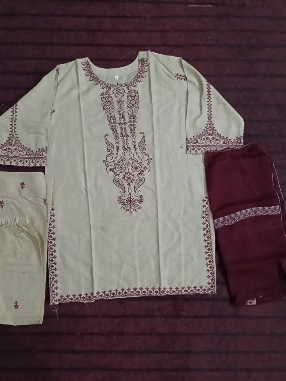 3 Pcs Women's Stitched Cotton Lawn Embroidered Suit