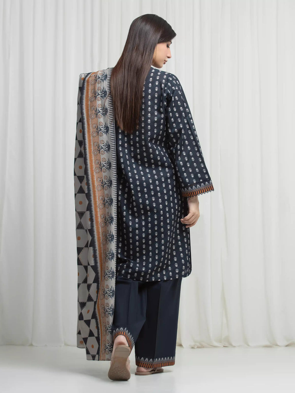 edenrobe Allure Unstitched Printed Khaddar 3Pc Suit EWU6A3-37002