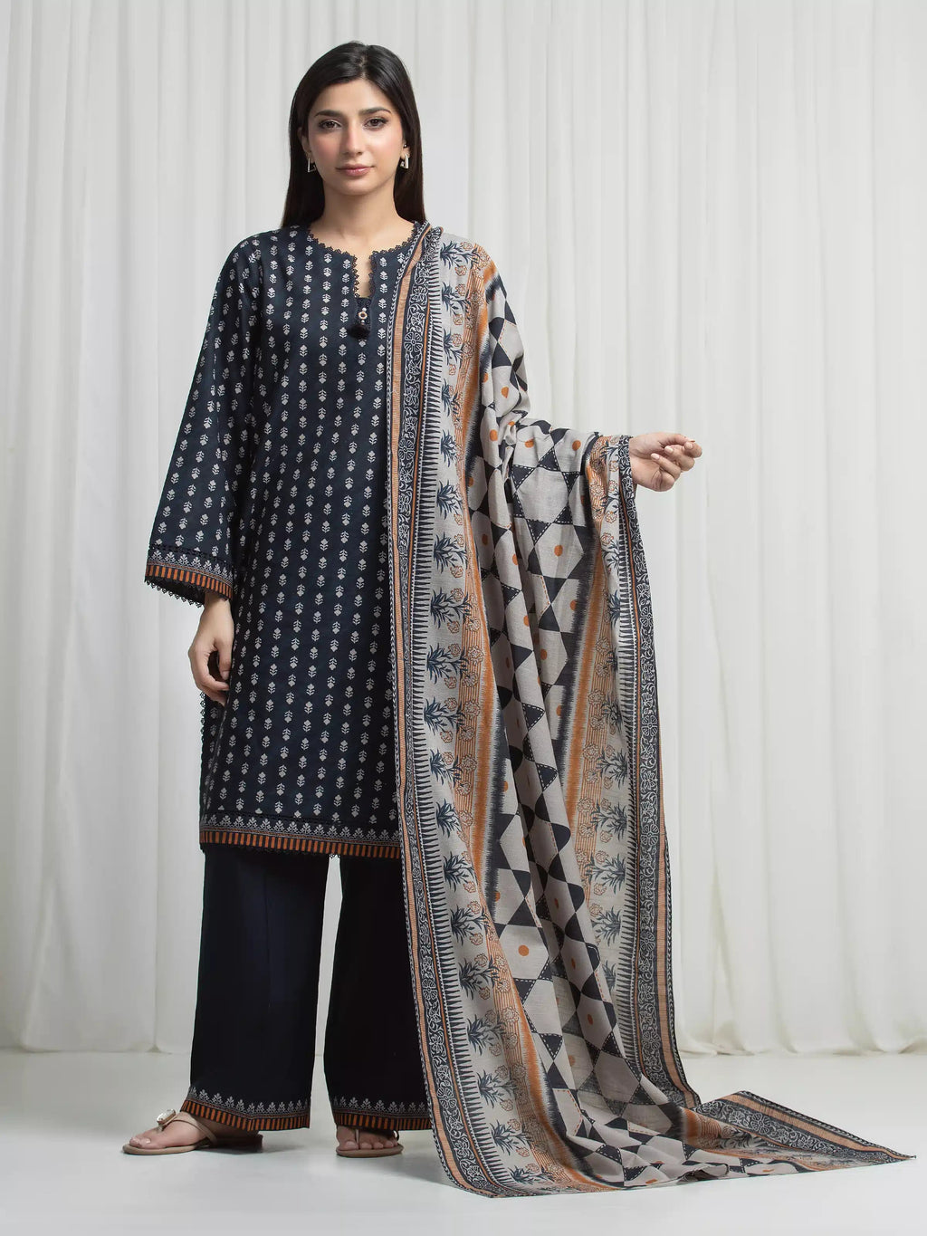 edenrobe Allure Unstitched Printed Khaddar 3Pc Suit EWU6A3-37002