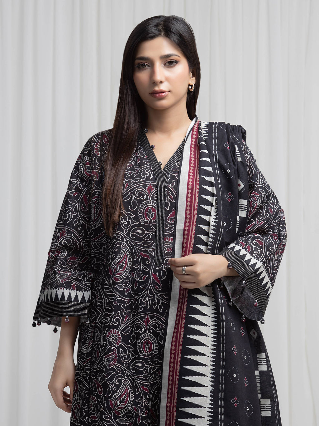 edenrobe Allure Unstitched Printed Khaddar 3Pc Suit EWU6A3-37009