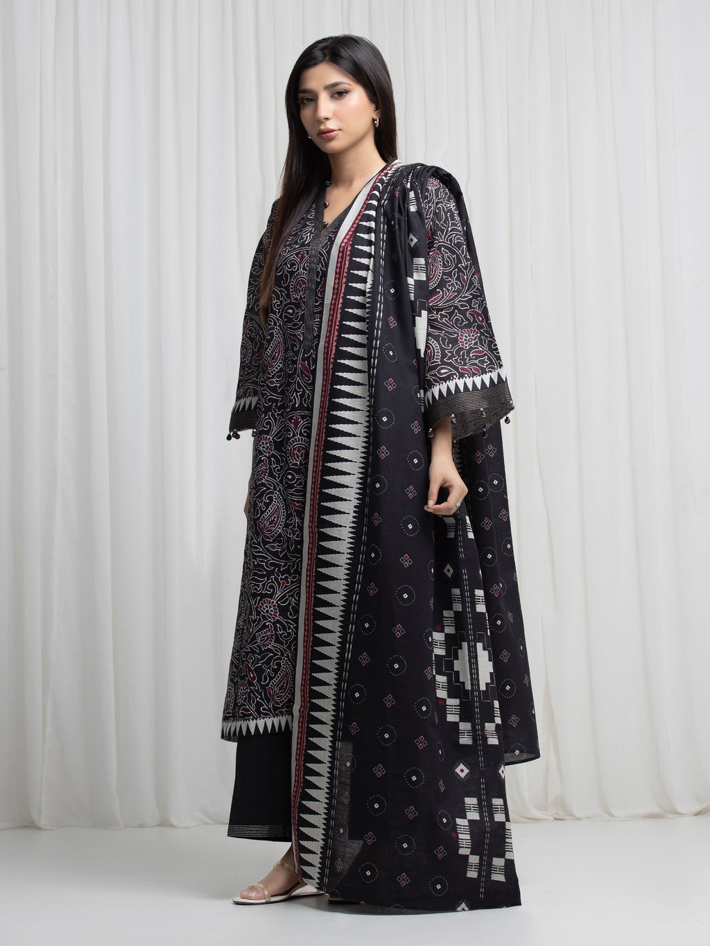 edenrobe Allure Unstitched Printed Khaddar 3Pc Suit EWU6A3-37009