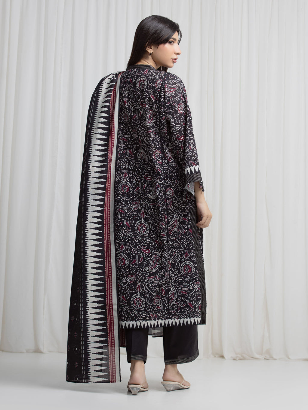 edenrobe Allure Unstitched Printed Khaddar 3Pc Suit EWU6A3-37009