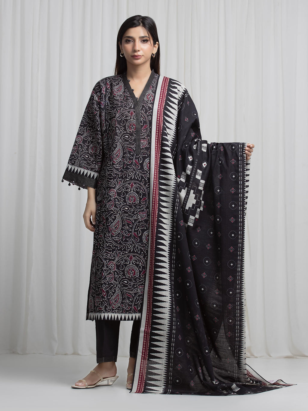 edenrobe Allure Unstitched Printed Khaddar 3Pc Suit EWU6A3-37009