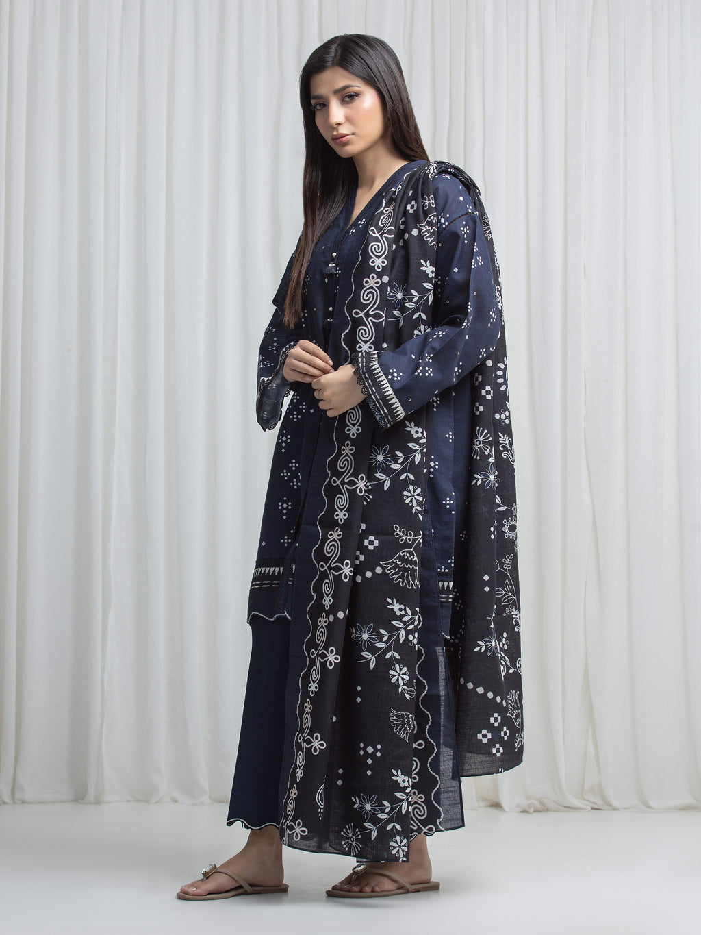 edenrobe Allure Unstitched Printed Khaddar 3Pc Suit EWU6A3-37033