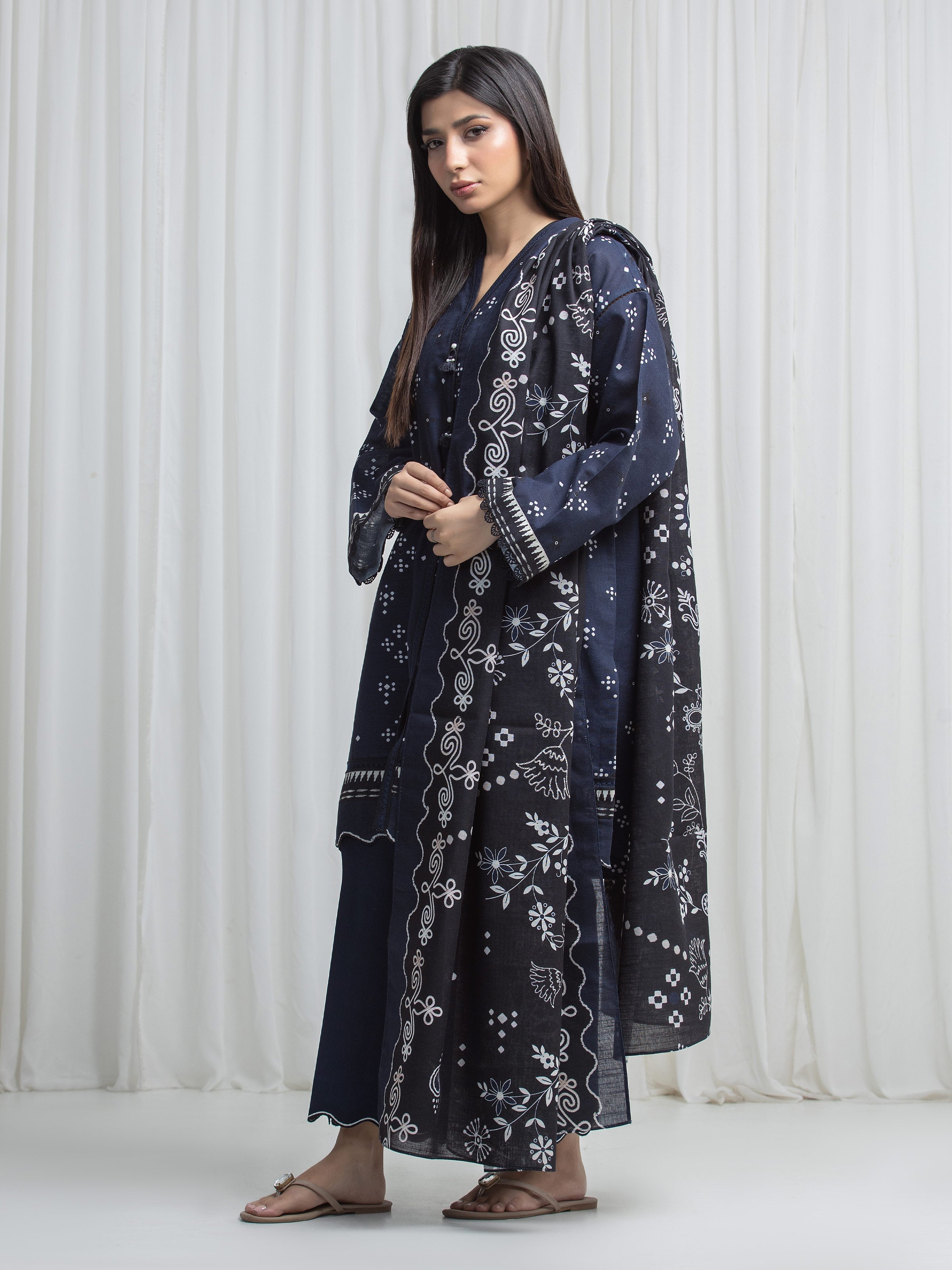 edenrobe Allure Unstitched Printed Khaddar 3Pc Suit EWU6A3-37033