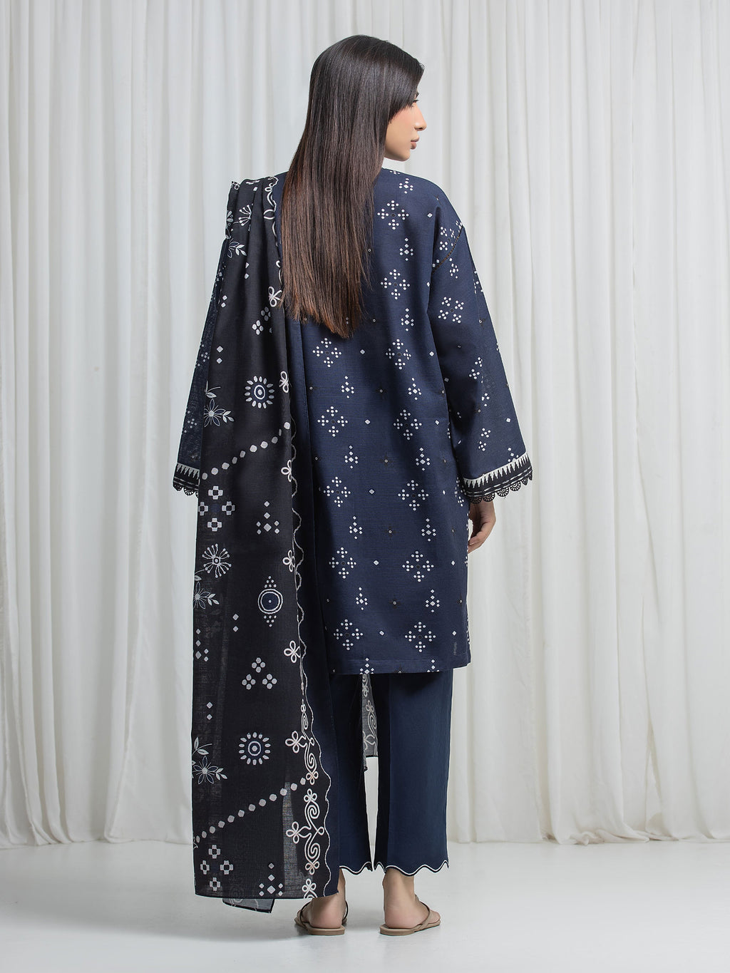 edenrobe Allure Unstitched Printed Khaddar 3Pc Suit EWU6A3-37033